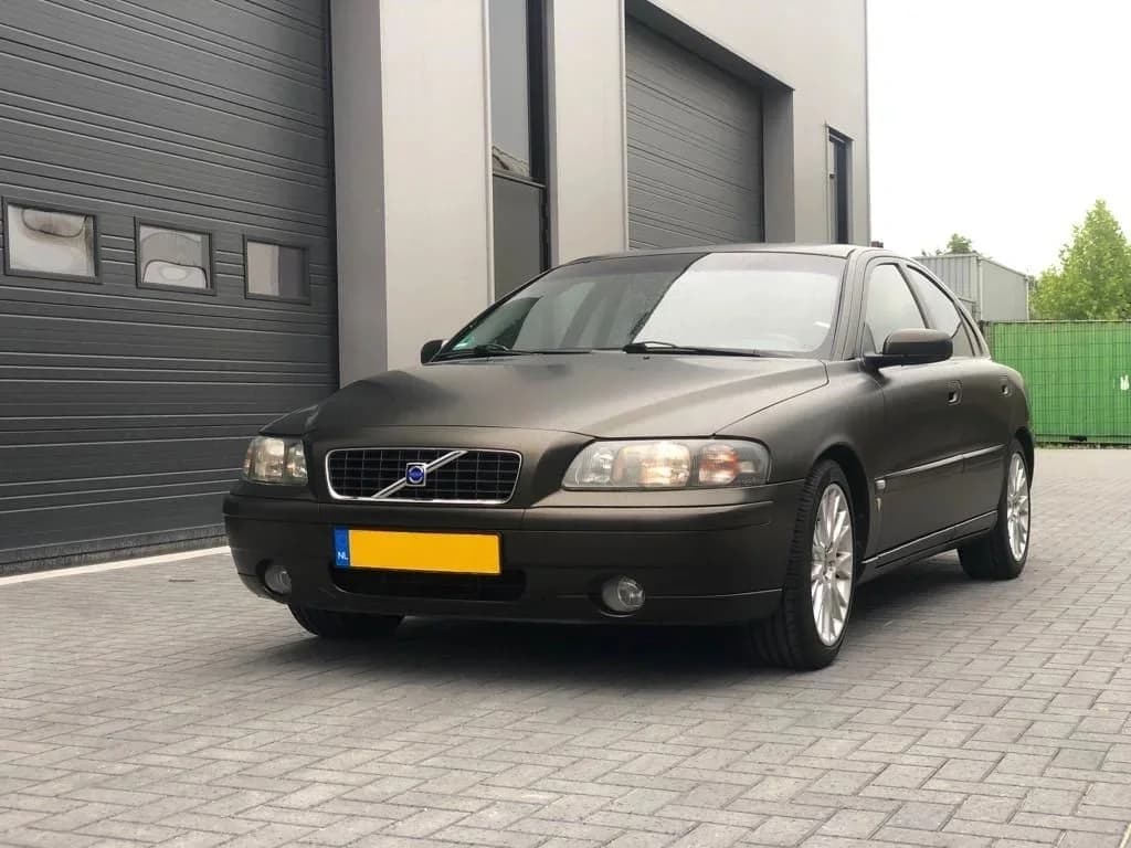 Verzorgde buitenzijde van een Volvo.