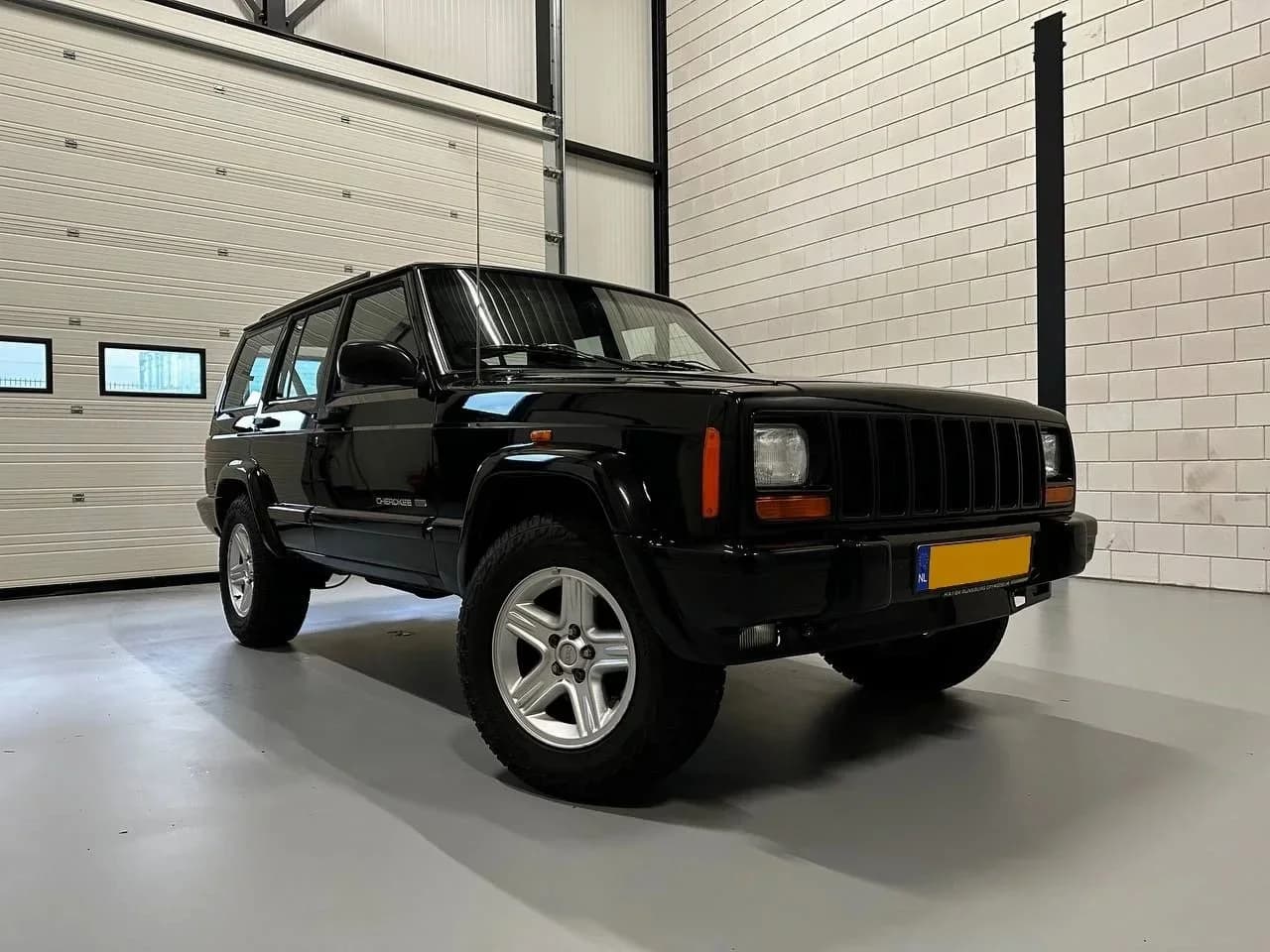 Verzorgde buitenzijde van een Jeep.