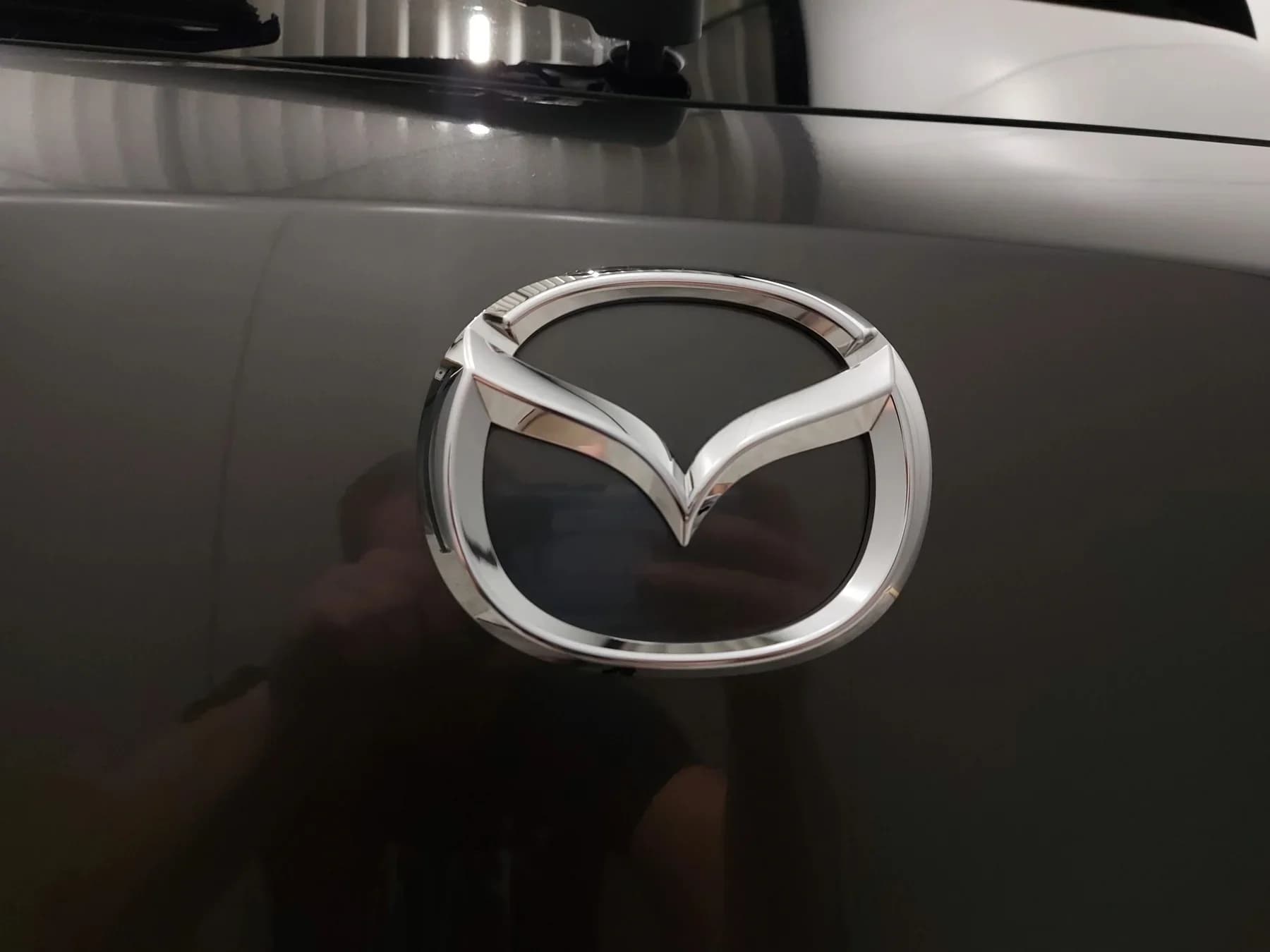 Gereinigd en verzorgd interieur van een Mazda.