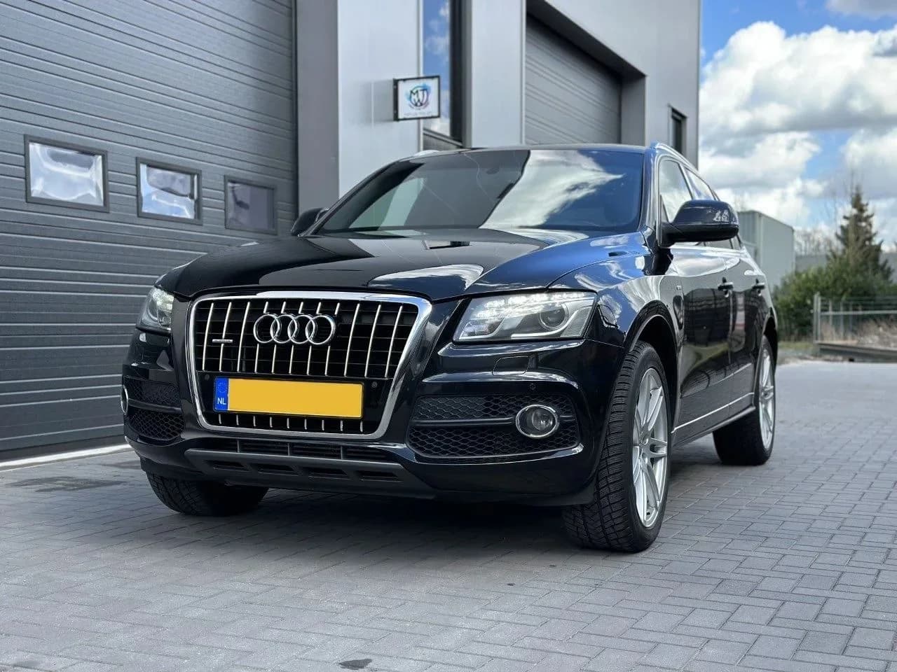 Verzorgde buitenzijde van een Audi.